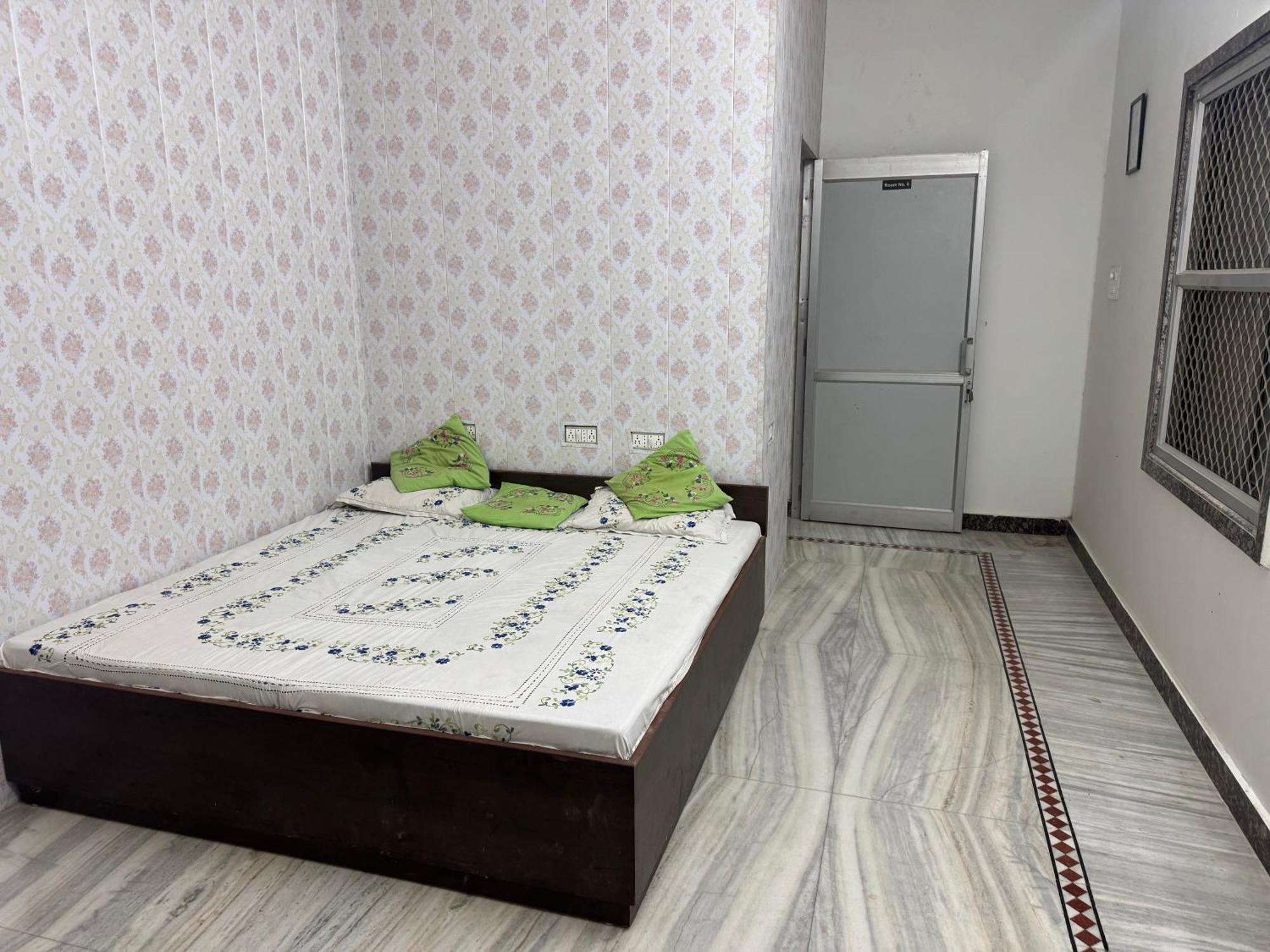 Ramaya Home Stay พาราณสี ภายนอก รูปภาพ